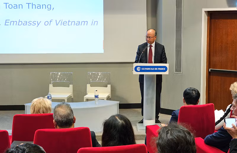 Đại sứ Đinh Toàn Thắng nhấn mạnh: Quan điểm xuyên suốt của Chính phủ Việt Nam là đẩy mạnh cải cách, cải thiện môi trường đầu tư - kinh doanh và đồng hành với doanh nghiệp nước ngoài. (Ảnh: Minh Duy)