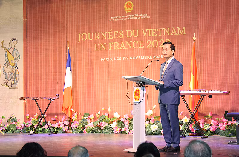Thứ trưởng Ngoại giao Hà Kim Ngọc phát biểu khai mạc chương trình "Ngày Việt Nam tại Pháp" được tổ chức ở Trung tâm Văn hóa Việt Nam tại Pháp. (Ảnh: Khải Hoàn)