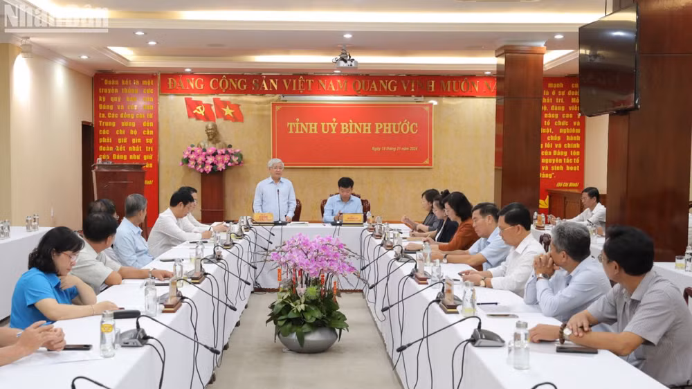 Đồng chí Đỗ Văn Chiến phát biểu tại buổi làm việc với Tỉnh ủy Bình Phước.