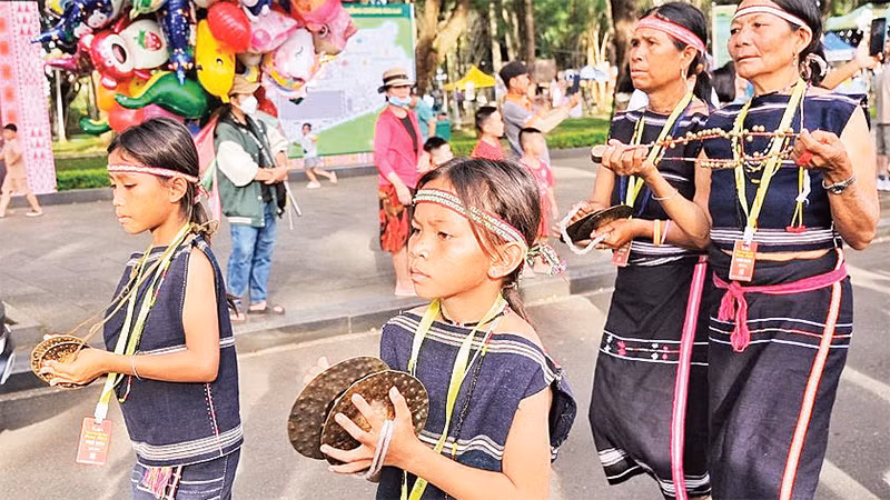 Luôn có sự kế thừa giữa các thế hệ.