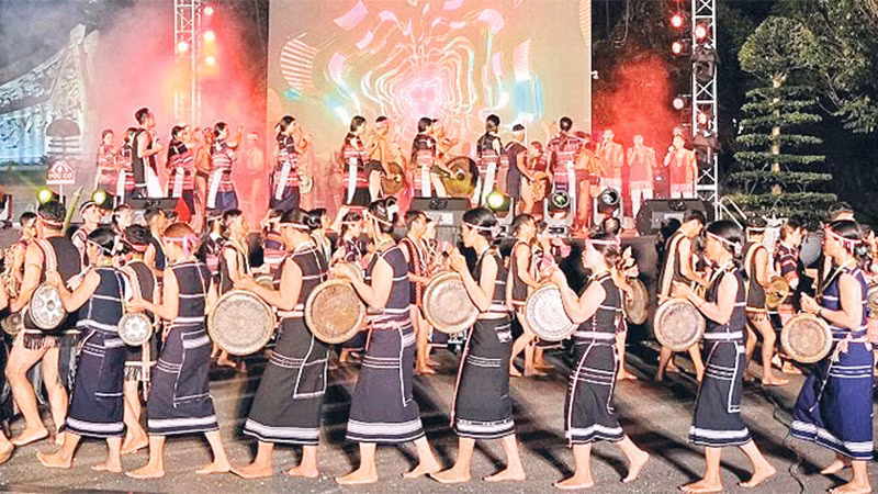 Không chỉ hoạt động tại cộng đồng, các đội chiêng nữ thường xuyên biểu diễn tại sự kiện lớn của tỉnh.