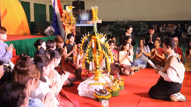 Lưu học sinh Lào đón Tết cổ truyền Bun Pi May ở Huế, ngày 12/04/2025. (Ảnh: Nhandan.vn)