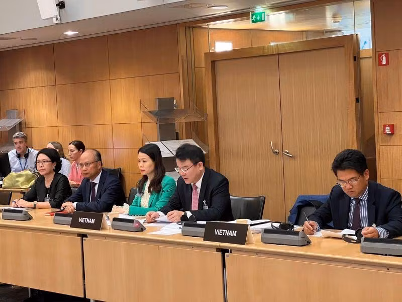 Đoàn Việt Nam tham dự phiên họp được tổ chức tại Trụ sở của OECD ở Paris (Pháp). Đoàn Việt Nam tham dự phiên họp được tổ chức tại Trụ sở của OECD ở Paris (Pháp).