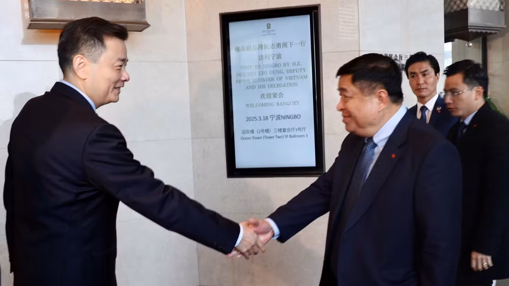 Phó Thủ tướng Chính phủ Nguyễn Chí Dũng đã tiếp đồng chí Thang Phi Phàm, Thị trưởng thành phố Ninh Ba, tỉnh Chiết Giang.