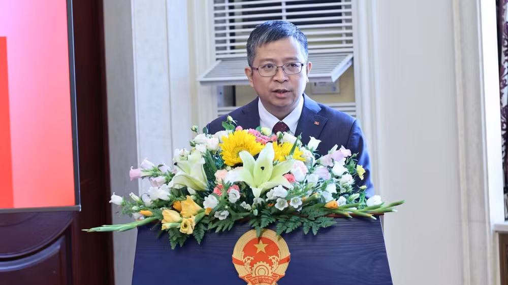 Đồng chí Phạm Thanh Bình, Bí thư Đảng ủy, Đại sứ Việt Nam tại Trung Quốc, phát biểu ý kiến khai mạc Đại hội.