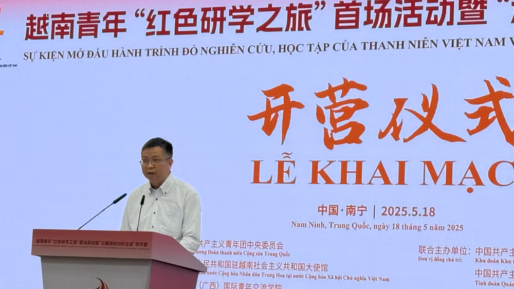 Đại sứ Phạm Thanh Bình tham dự và phát biểu tại Lễ khai mạc hoạt động “Theo dấu chân Bác Hồ” trong khuôn khổ “Hành trình đỏ nghiên cứu, học tập của thanh niên”. (Ảnh do Đại sứ quán Việt Nam tại Trung Quốc cung cấp)