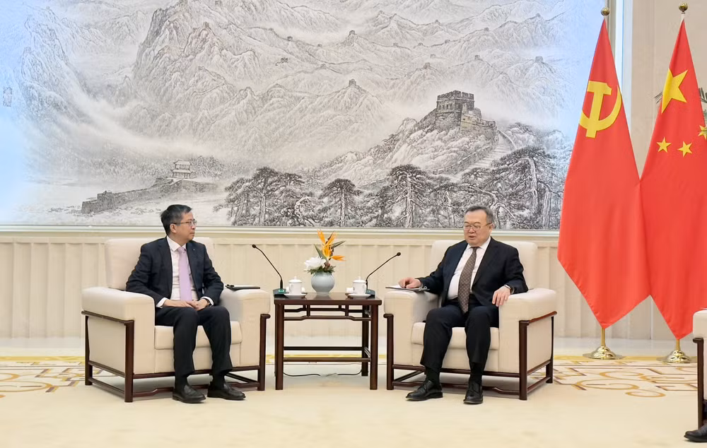 Đại sứ Việt Nam tại Trung Quốc Phạm Thanh Bình và Trưởng Ban Liên lạc Đối ngoại Trung ương Đảng Cộng sản Trung Quốc Lưu Kiến Siêu.