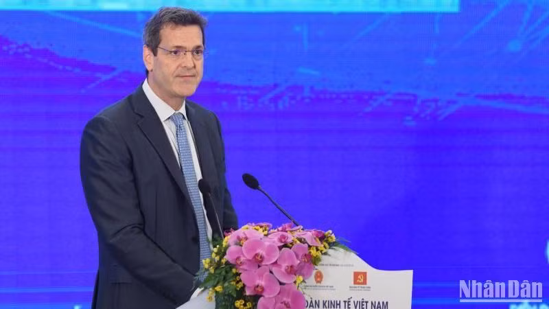 Chuyên gia quốc tế phát biểu tại Diễn đàn.