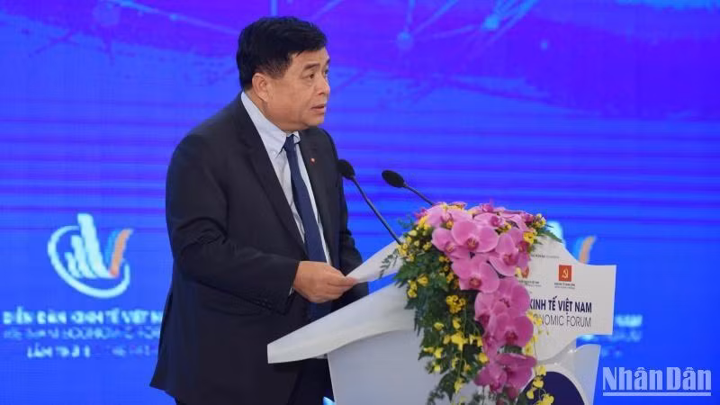 Bộ trưởng Kế hoạch và Đầu tư Nguyễn Chí Dũng phát biểu tại diễn đàn.