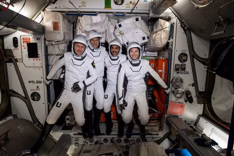 Chân dung phi hành đoàn chính thức của sứ mệnh SpaceX Crew-3. Từ trái sang là phi hành gia Matthias Maurer của ESA (Cơ quan Vũ trụ châu Âu) và các phi hành gia Tom Marshburn, Raja Chari và Kayla Barron của NASA. (Ảnh: NASA/Reuters)