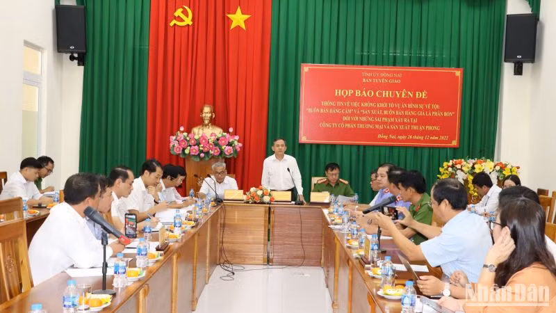 Quang cảnh buổi họp báo.