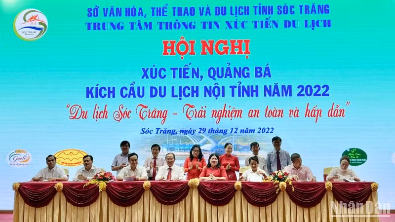 Lễ ký kết thực hiện các chương trình kích cầu du lịch của tỉnh Sóc Trăng năm 2022.