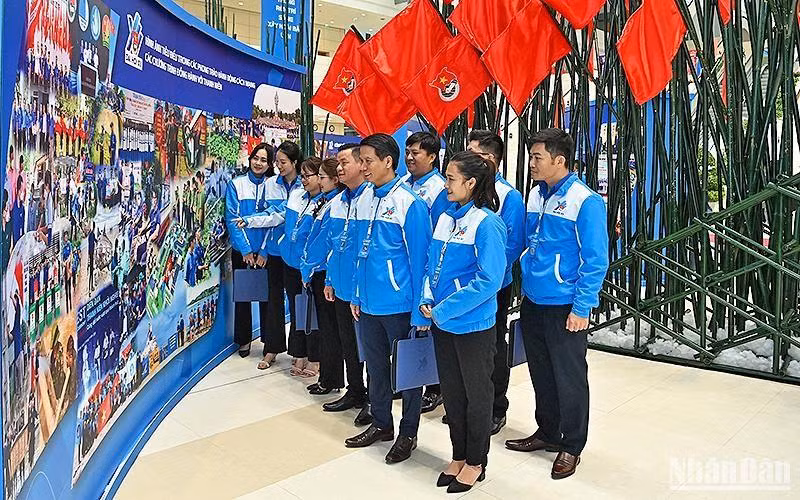 Triển lãm trưng bày gần 1.000 hình ảnh, hiện vật, tái hiện lịch sử ra đời, phấn đấu và trưởng thành trong hơn 90 năm qua của tổ chức Đoàn thanh niên; những kết quả tiêu biểu trong công tác Đoàn và phong trào thanh thiếu nhi giai đoạn 2017-2022. 