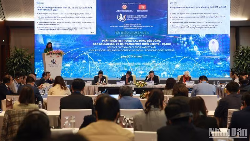 Các đại biểu dự hội thảo chuyên đề 4.