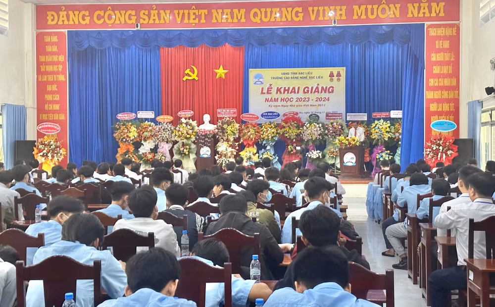 Quang cảnh lễ khai giảng năm học mới 2023-2024 của Trường cao đẳng Nghề Bạc Liêu. (Ảnh: TRỌNG DUY)
