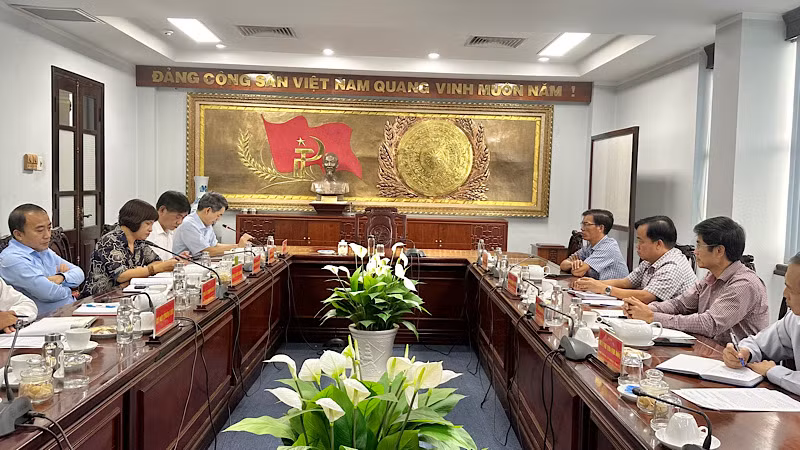 Quang cảnh buổi làm việc.