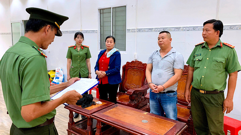 Truy tố bị can cưỡng ép 39 người Việt Nam ở lại nước ngoài trái phép.