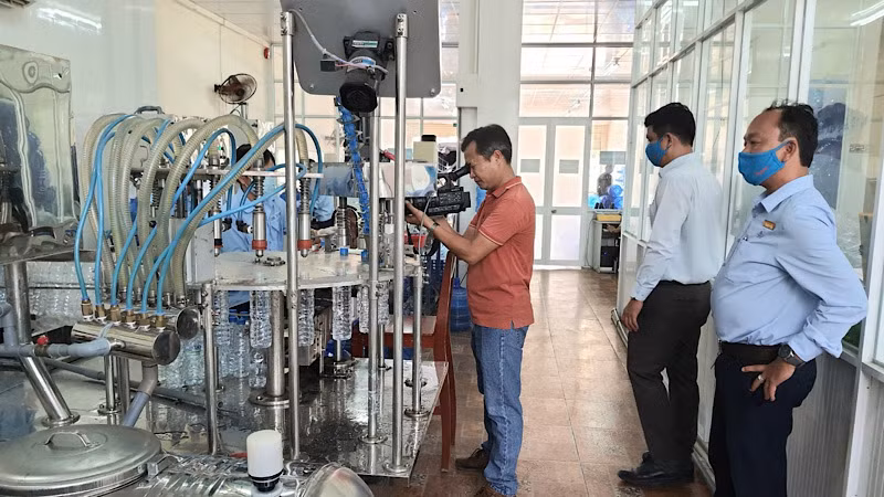 Các bộ phận tại Công ty vẫn hoạt động bình thường, không có chuyện ngưng cấp nước nhiều ngày.