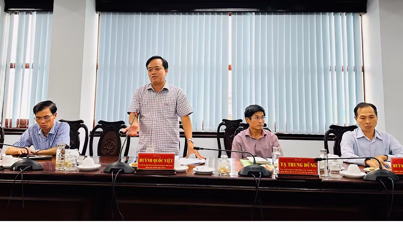 Đồng chí Huỳnh Quốc Việt, Phó Bí thư Thường trực Tỉnh ủy Bạc Liêu phát biểu tại buổi làm việc. (Ảnh: TRỌNG DUY)