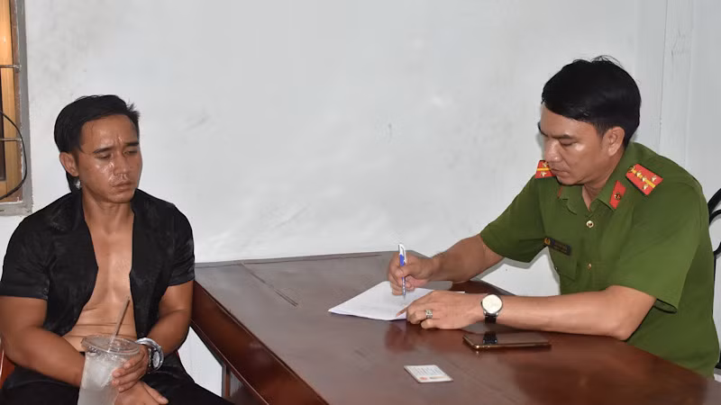 Đối tượng Nguyễn Trọng Thịnh bị tạm giữ tại cơ quan Công an. (Ảnh Trọng Nguyễn).