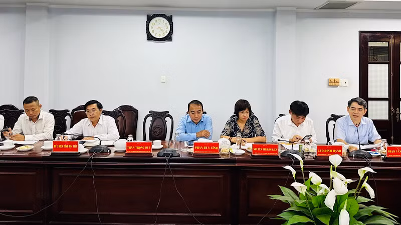 Các thành viên của Báo Nhân Dân và Tổng công ty Phát hành báo chí Trung ương tại buổi làm việc. Ảnh: TRỌNG DUY