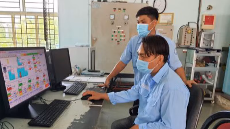 Trong các ngày nghỉ lễ, các ca trực tại Công ty cổ phần Cấp nước Bạc Liêu phân công trực, bảo đảm phục vụ tốt nhu cầu nước sạch của khách hàng.