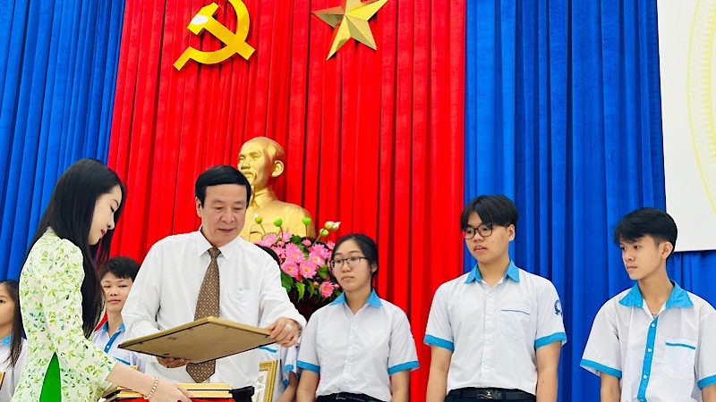 Bạc Liêu tuyên dương, khen thưởng giáo viên và học sinh giỏi tiêu biểu
