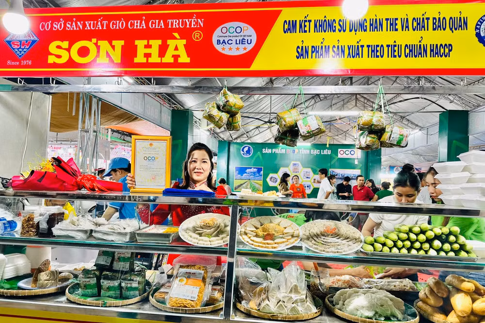 Nhiều sản phẩm OCOP của Bạc Liêu tham gia các Hội chợ, được nhiều khách hàng trong và ngoài nước biết đến. (Ảnh: TRỌNG DUY)