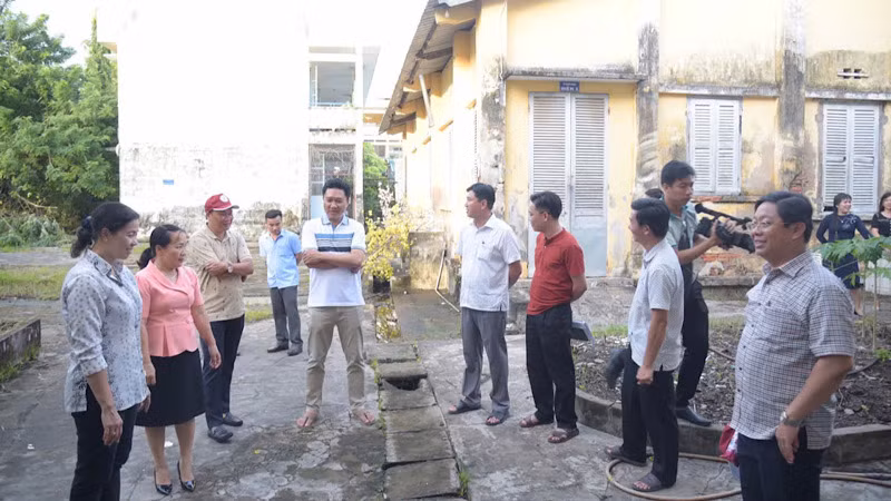 Thường trực Thành ủy và Ủy ban nhân dân thành phố Bạc Liêu kịp thời chỉ đạo Phòng Giáo dục và Đào tạo khắc phục những mặt còn hạn chế, khó khăn tại các trường học.