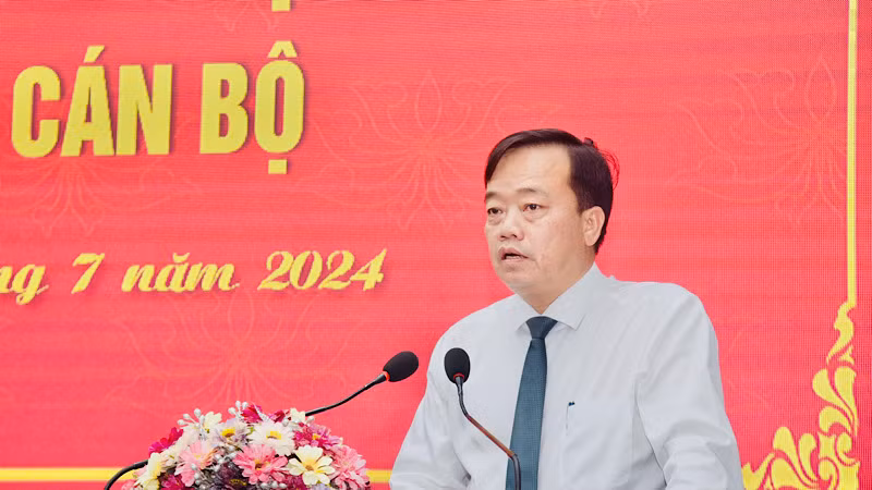 Đồng chí Huỳnh Quốc Việt phát biểu ý kiến nêu nỗ lực phấn đấu hoàn thành tốt nhiệm vụ.