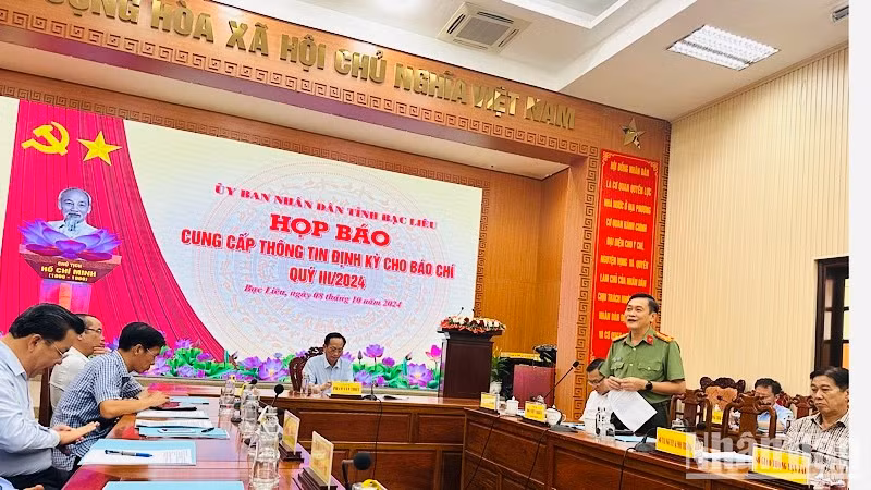 Chủ tịch Ủy ban nhân dân tỉnh Bạc Liêu Phạm Văn Thiều và Giám đốc Công an tỉnh Bạc Liêu Hồ Việt Triều trả lời câu hỏi của nhà báo Trọng Duy (Báo Nhân Dân) về việc điều tra, xử lý vụ sai phạm trong việc bồi thường tại dự án khu công viên Văn hóa Trần Huỳnh (thành phố Bạc Liêu).