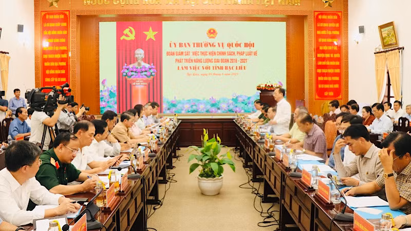 Quang cảnh buổi làm việc.