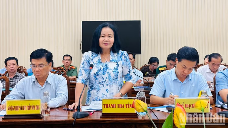 Chánh Thanh tra tỉnh Bạc Liêu Bùi Thanh Nguyên trả lời câu hỏi của phóng viên Báo Nhân Dân về vụ việc sai phạm liên quan đến đất đai, bồi thường giải tỏa dự án nêu trên ở địa phương thời gian qua. (Ảnh: TRỌNG DUY)