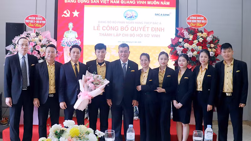 Lễ công bố quyết định thành lập Chi bộ Hội sở Vinh.
