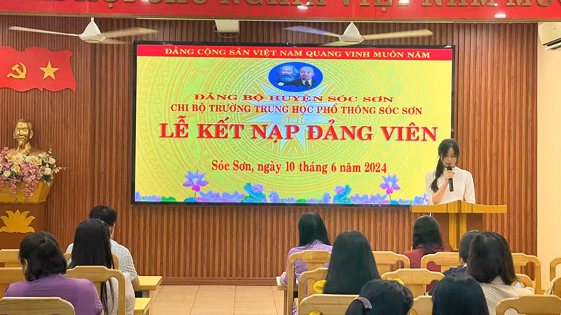 Chi bộ trường THPT Sóc Sơn tổ chức Lễ kết nạp đảng viên. Chi bộ trường THPT Sóc Sơn tổ chức Lễ kết nạp đảng viên.