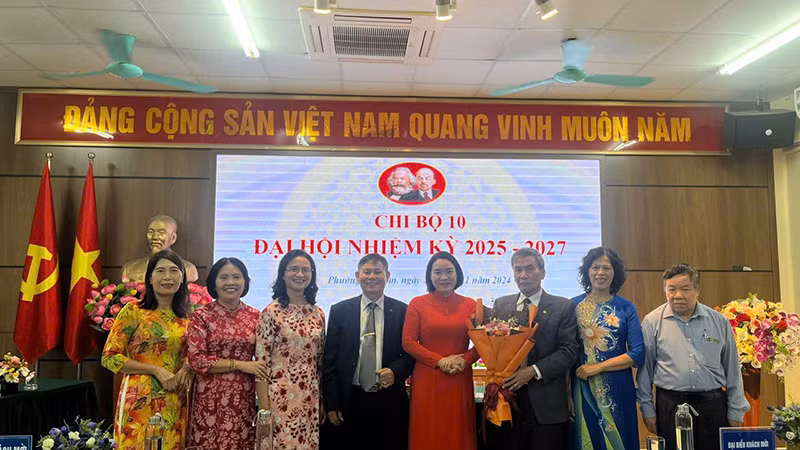 Chi bộ 10, phường Đội Cấn tổ chức Đại hội nhiệm kỳ 2025-2027.