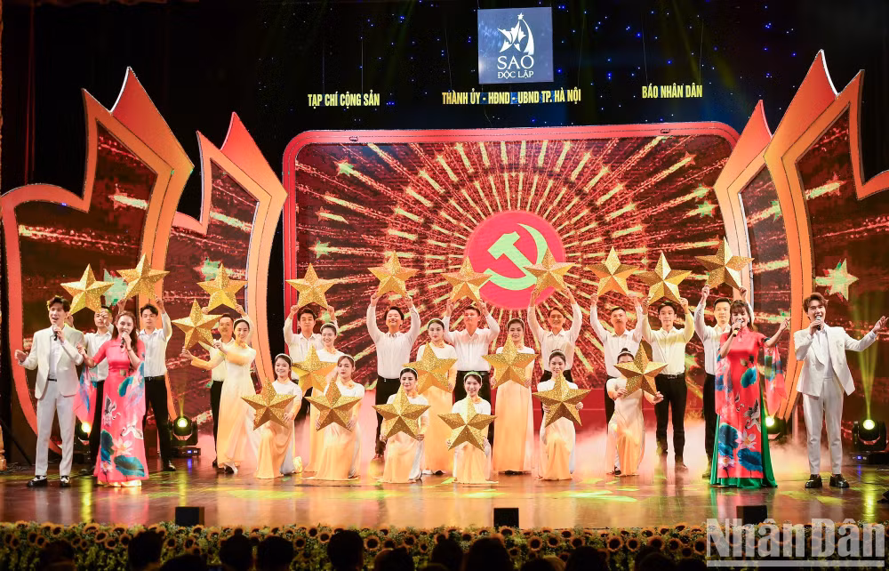 Chương trình nghệ thuật “Sao Độc lập” 2023 nhân kỷ niệm 78 năm Cách mạng Tháng Tám (19/8/1945-19/8/2023) và Quốc khánh 2/9. Ảnh: Thành Đạt