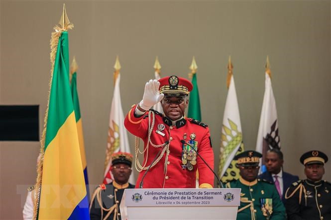 Tướng Brice Oligui Nguema tại lễ tuyên thệ nhậm chức "Tổng thống chuyển tiếp" ở Libreville, Gabon, ngày 4/9/2023. (Ảnh: AFP/TTXVN)