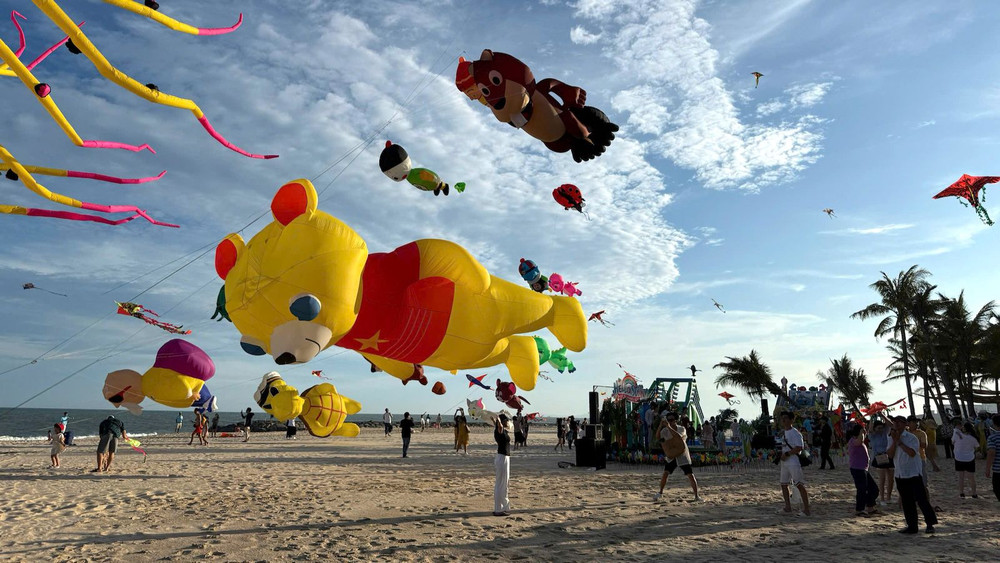 Đây là lễ hội thả diều lần thứ 11 nằm trong chuỗi sự kiện Hello Sunny được tổ chức định kỳ hằng năm. Đây là lễ hội thả diều lần thứ 11 nằm trong chuỗi sự kiện Hello Sunny được tổ chức định kỳ hằng năm.