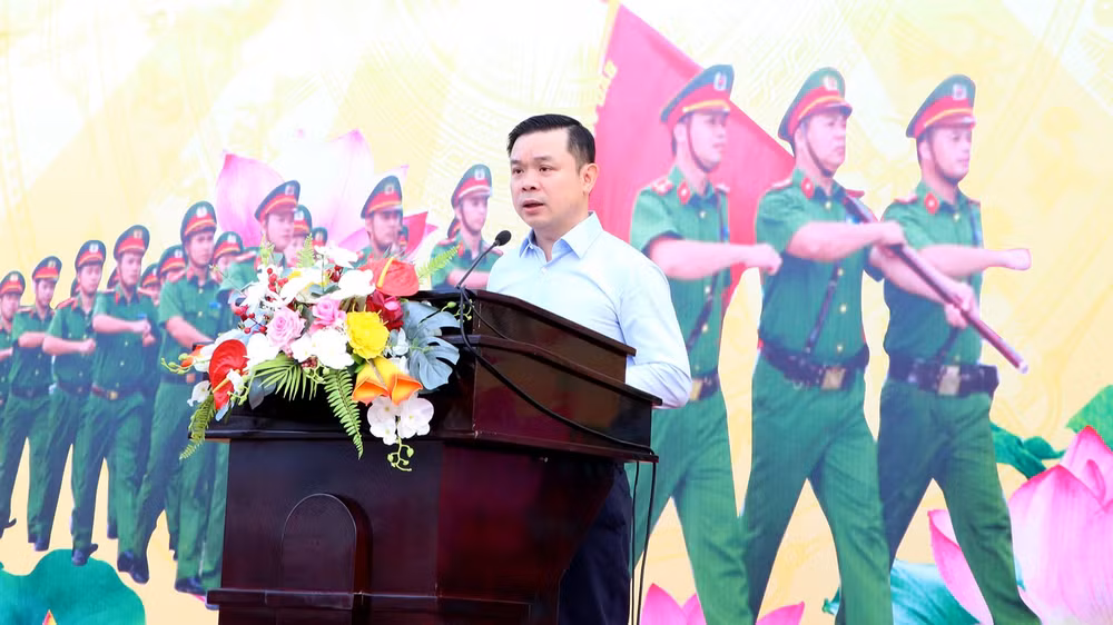 Đồng chí Đỗ Hữu Huy, Chủ tịch Ủy ban nhân dân tỉnh Bình Thuận, phát biểu.