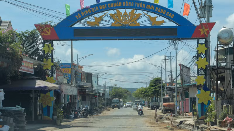 Đoạn ngã ba xã Ninh Gia, huyện Đức Trọng, tỉnh Lâm Đồng đang được giải phóng mặt bằng.