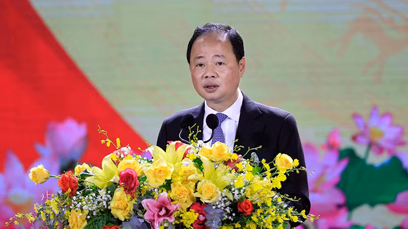 Chủ tịch Ủy ban nhân dân tỉnh Lâm Đồng Trần Hồng Thái đọc diễn văn tại buổi lễ.