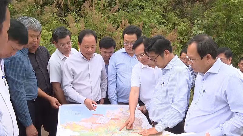 Lãnh đạo hai tỉnh Lâm Đồng và Đắk Nông khảo sát thực địa việc mở đường kết nối hai tỉnh.