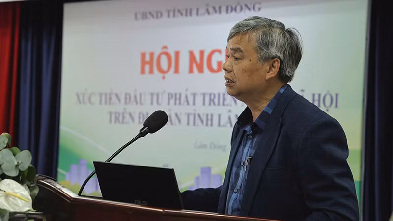 Giám đốc Sở xây dựng tỉnh Lâm Đồng Nguyễn Văn Gia phát biểu tại hội nghị.