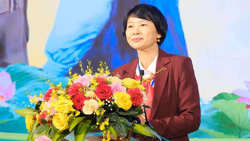 Phó Bí thư Tỉnh ủy, Chủ tịch Hội đồng nhân dân tỉnh Lâm Đồng Phạm Thị Phúc phát biểu tại đại hội.