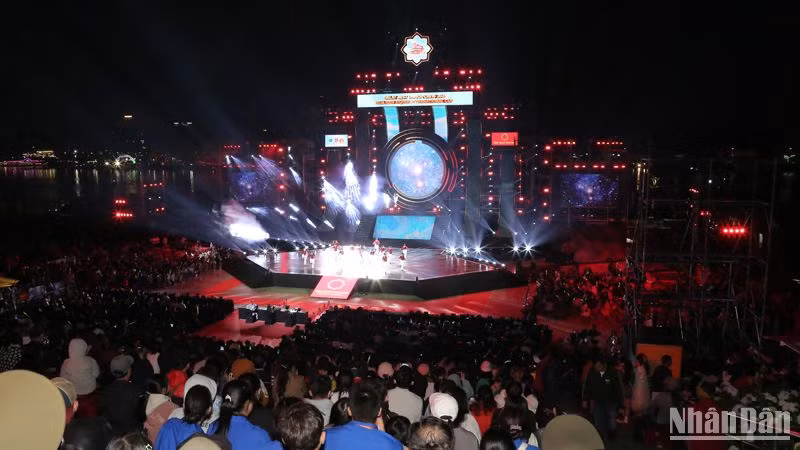 Sân khấu chính diễn ra đêm Chung kết Dalat Best Dance Crew 2025.