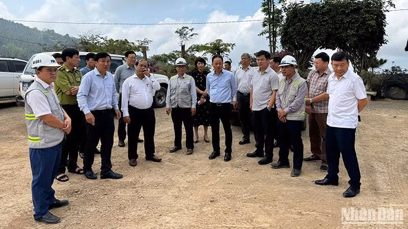Đoàn công tác của tỉnh Lâm Đồng kiểm tra thực tế Dự án cải tạo nâng cấp Quốc lộ 28B nối 2 tỉnh Lâm Đồng-Bình Thuận.