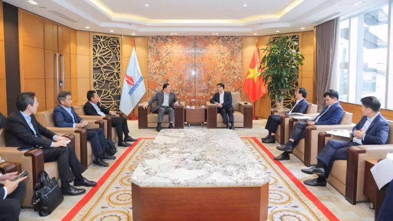 Chủ tịch Hội đồng thành viên Tập đoàn Dầu khí Việt Nam (PVN) Lê Mạnh Hùng vừa có buổi tiếp và làm việc với ông Thammasak Sethaudom, Chủ tịch kiêm Giám đốc điều hành Tập đoàn SCG (Thái Lan).