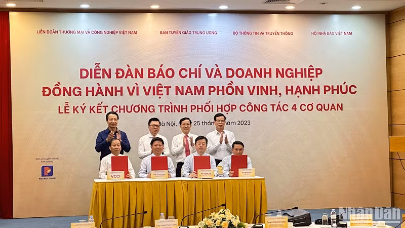Lễ ký kết chương trình phối hợp công tác bốn cơ quan.