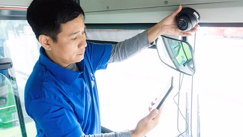 Lắp và kiểm tra hoạt động của camera giám sát trên xe khách.